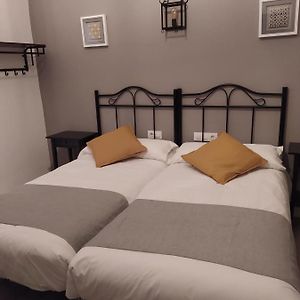 Habitación con 2 Camas Individuales